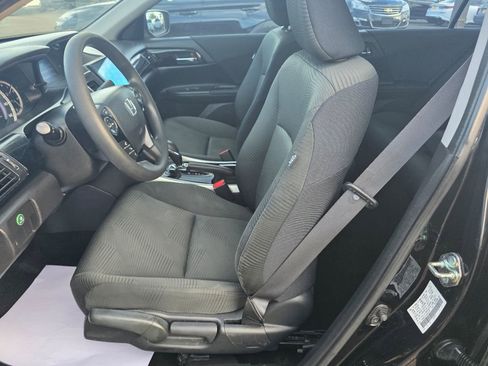 Used 2017 Honda Accord LX image 11