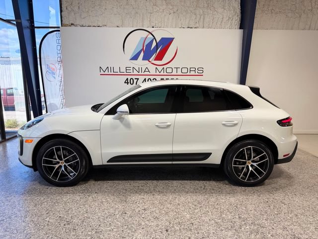 Used 2022 Porsche Macan AWD/4WD image 1