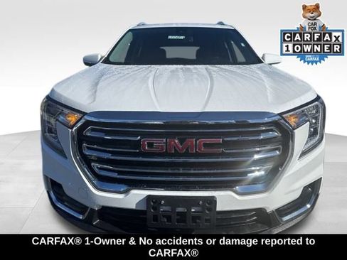 Used 2023 GMC Terrain SLT image 2