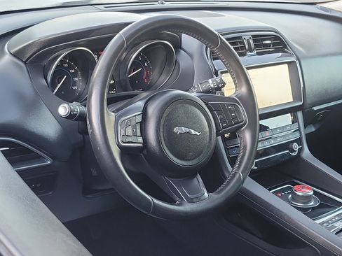 Used 2020 Jaguar F-PACE Premium AWD/4WD image 7