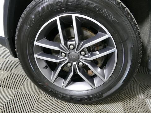 Used 2020 Jeep Grand Cherokee Limited AWD/4WD image 9