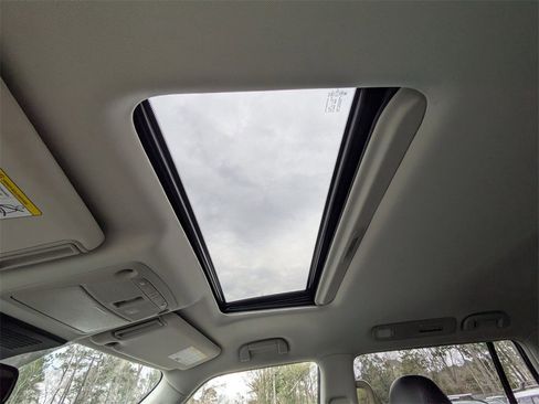 Used 2021 Nissan Armada SL w/ Captain's Chairs Package image 21