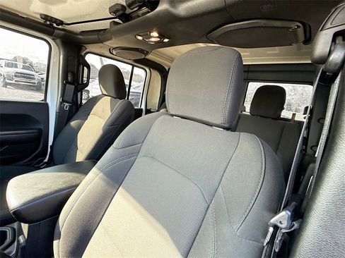 Used 2022 Jeep Gladiator Willys image 21