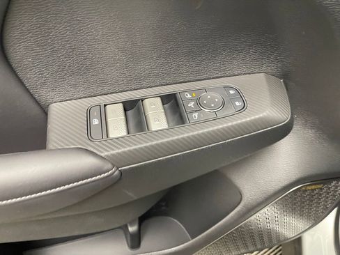 New 2025 Mitsubishi Outlander SE image 19