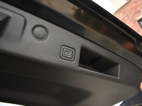 Used 2022 Chevrolet Equinox LT w/ Driver Convenience Package image 12