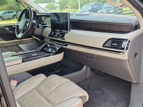 Used 2022 Lincoln Navigator Reserve AWD/4WD image 34