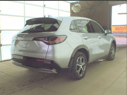 Used 2025 Honda HR-V EX-L image 2