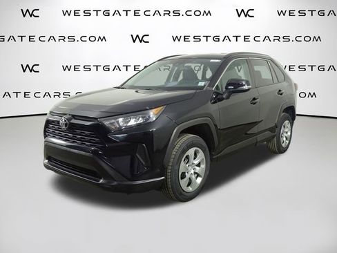 Used 2021 Toyota RAV4 LE image 1