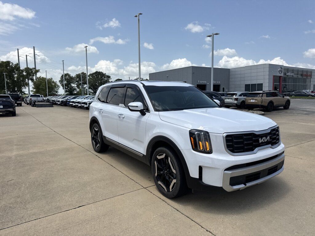 Certified 2024 Kia Telluride S w/ S Sunroof Package FWD image 11