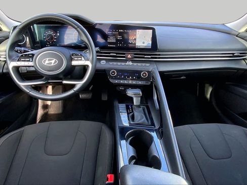 Used 2025 Hyundai Elantra SEL FWD image 15