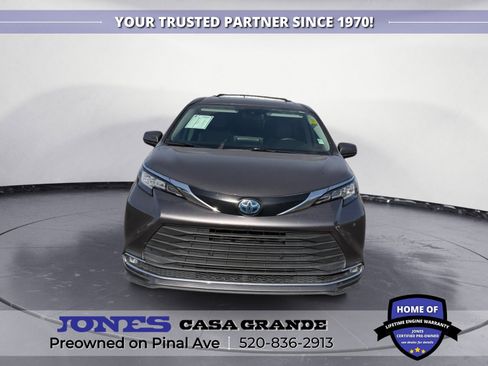 Used 2023 Toyota Sienna XLE image 8