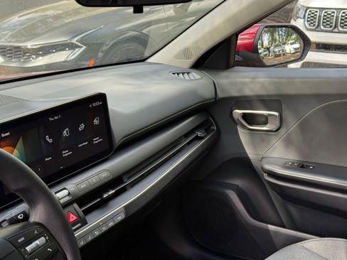 Used 2025 Kia K4 LXS image 32