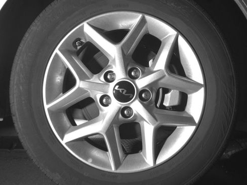 Used 2025 Kia Soul LX w/ LX Technology Package FWD image 13
