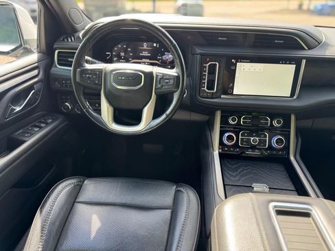 Used 2022 GMC Yukon XL Denali w/ Denali Premium Package AWD/4WD image 21