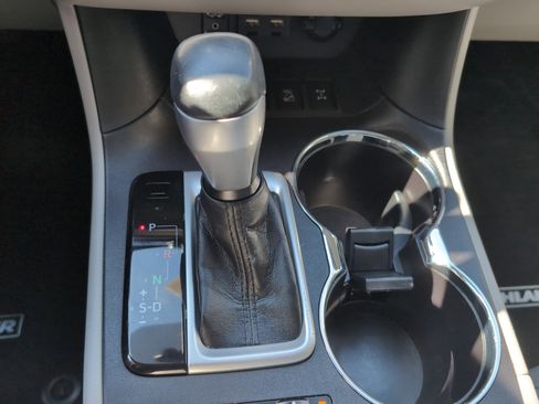 Used 2019 Toyota Highlander Limited w/ Carpet Mat Package (TMS) image 26