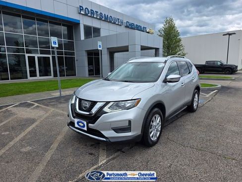 Used 2017 Nissan Rogue SV AWD/4WD image 1