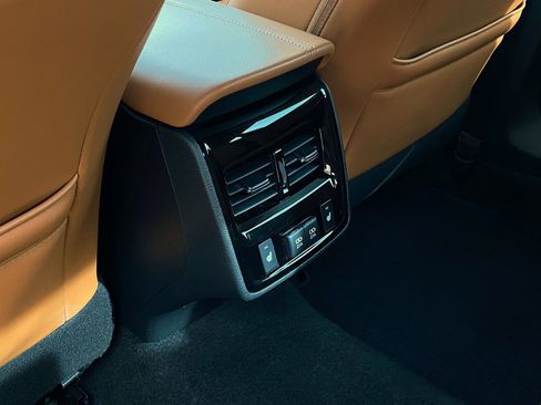 Used 2019 Toyota Avalon Limited image 26