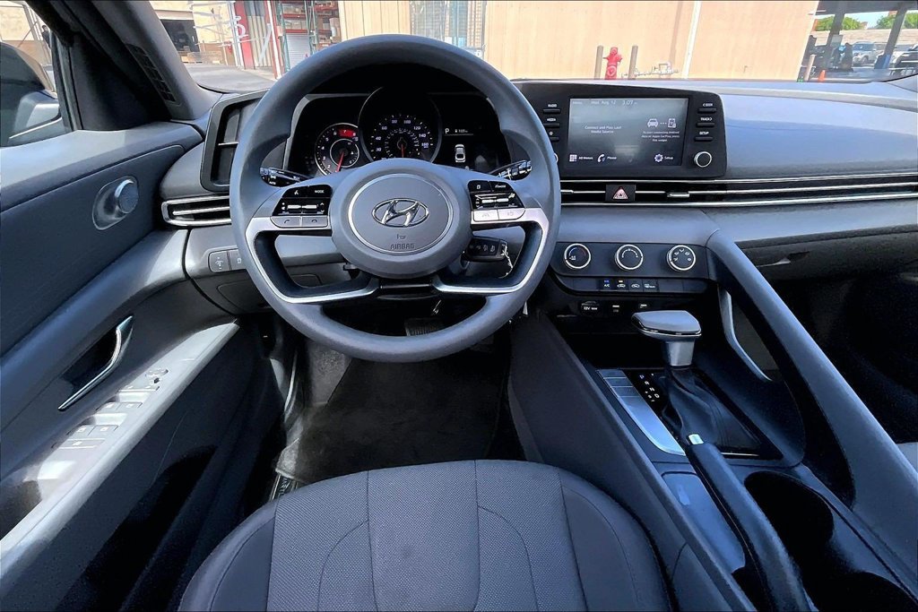 Certified 2023 Hyundai Elantra SE FWD image 7