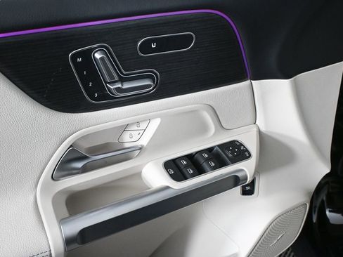 New 2026 Mercedes-Benz GLB 250 image 8