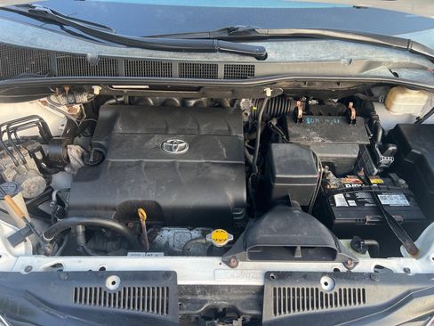 Used 2012 Toyota Sienna LE FWD image 37