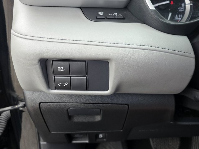 Used 2021 Toyota Highlander XLE FWD image 27