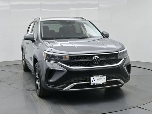 Used 2023 Volkswagen Taos SE w/ Panoramic Sunroof Package AWD/4WD image 26