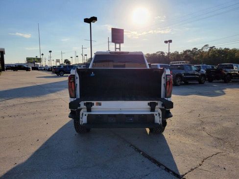 Used 2024 GMC Sierra 2500 AT4X image 8