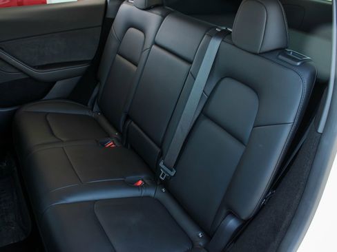 Used 2023 Tesla Model Y Long Range AWD/4WD image 19