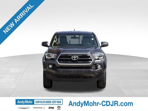 Used 2016 Toyota Tacoma SR5 w/ SR5 Appearance Package (SN) AWD/4WD image 2