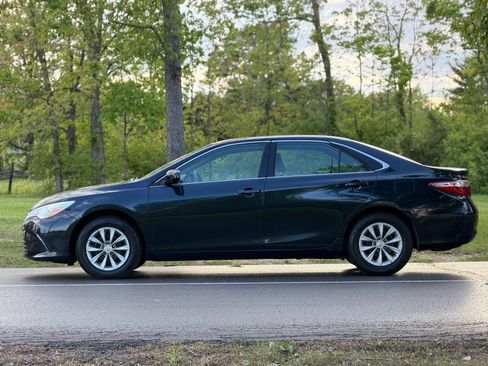 Used 2016 Toyota Camry LE FWD image 3