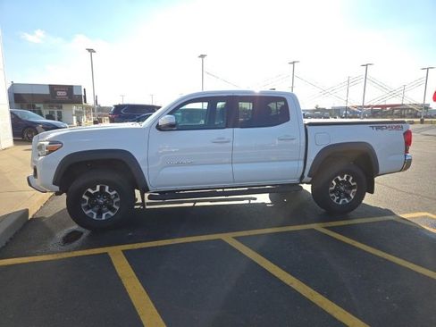 Used 2016 Toyota Tacoma 4x4 Double Cab image 2