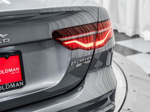 Used 2020 Jaguar XE S image 40