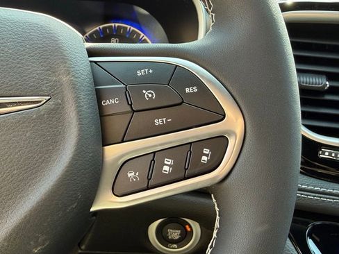 New 2026 Chrysler Pacifica Select image 17