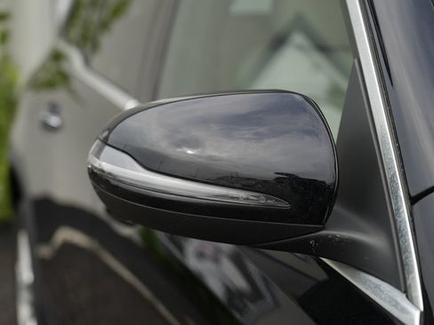 Used 2022 Mercedes-Benz GLB 250 4MATIC image 11