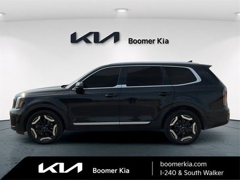 Used 2023 Kia Telluride EX w/ EX Captain's Chair Package image 8