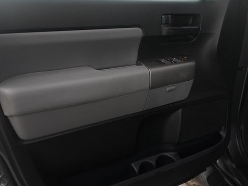 Used 2016 Toyota Sequoia SR5 image 23