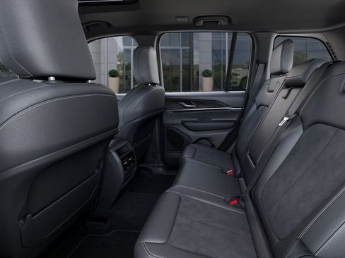 New 2026 Jeep Grand Cherokee Altitude AWD/4WD image 24