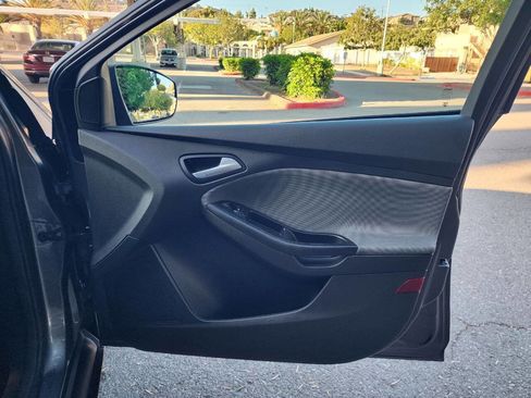 Used 2013 Ford Focus SE image 25