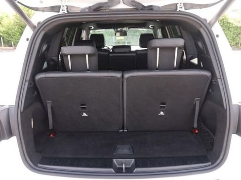 Used 2023 Mercedes-Benz GLB 250 4MATIC w/ Premium Package image 7
