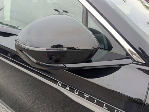 Used 2025 Lincoln Nautilus Premier AWD/4WD image 12