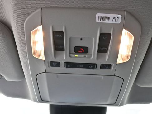 Used 2025 Toyota Highlander XLE AWD/4WD image 14
