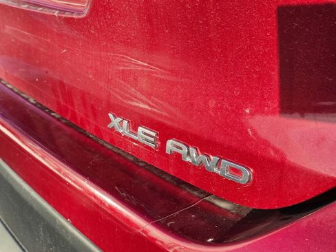 Used 2022 Toyota Highlander XLE image 16