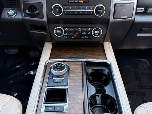 Used 2020 Ford Expedition Platinum image 29
