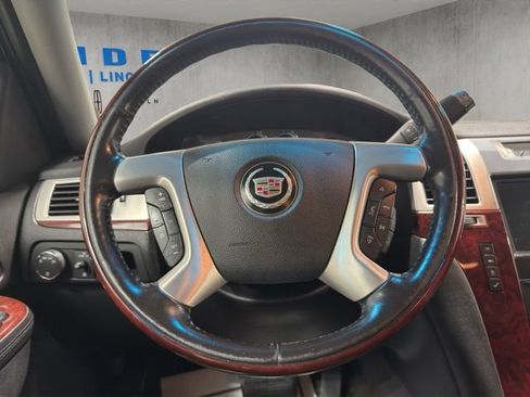 Used 2011 Cadillac Escalade EXT Luxury image 13