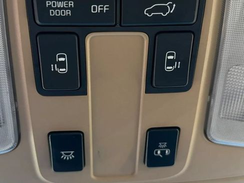 Used 2015 Kia Sedona SX FWD image 18