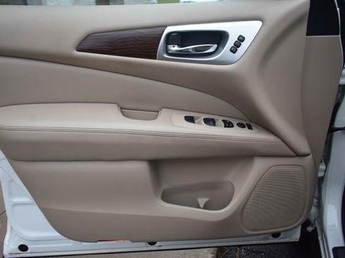 Used 2017 Nissan Pathfinder Platinum w/ Family Entertainment Package image 18