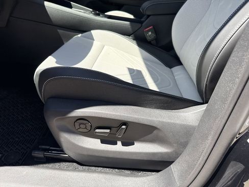 New 2026 Volkswagen Tiguan SE image 13