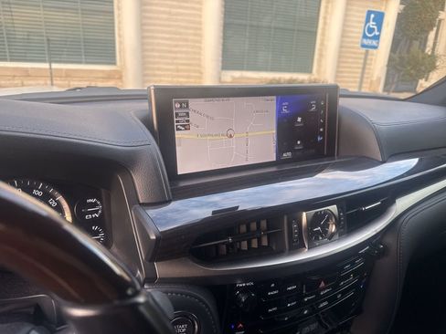 Used 2021 Lexus LX 570 4WD w/ 3rd Row & Luxury Pkg image 9