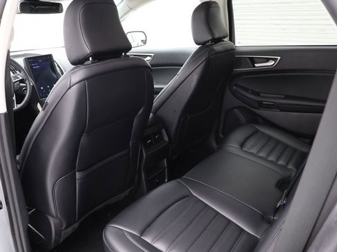 Used 2024 Ford Edge SEL image 11