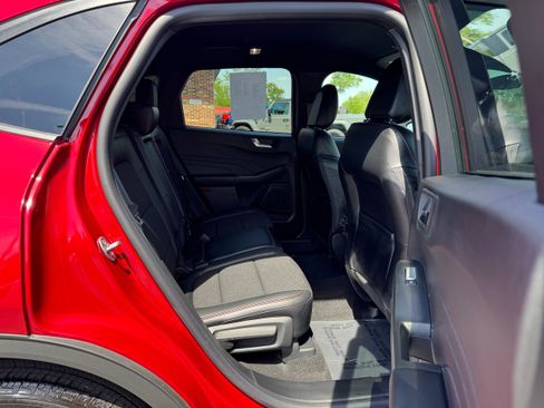 Used 2025 Ford Escape ST-Line w/ Tech Pack #1 AWD/4WD image 13